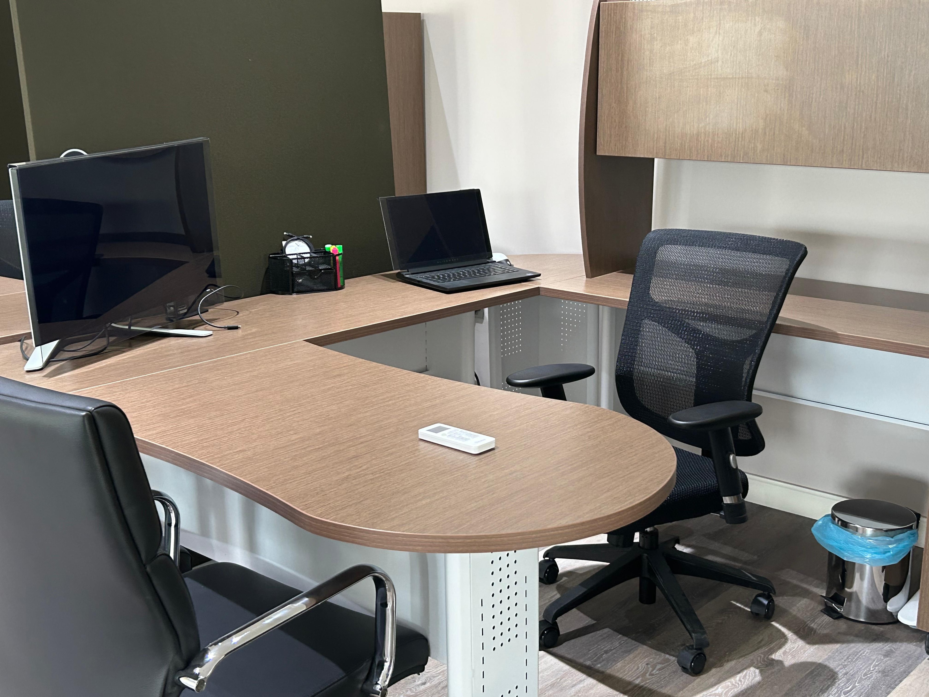 INDUX Supply — oficina ejecutiva área de trabajo